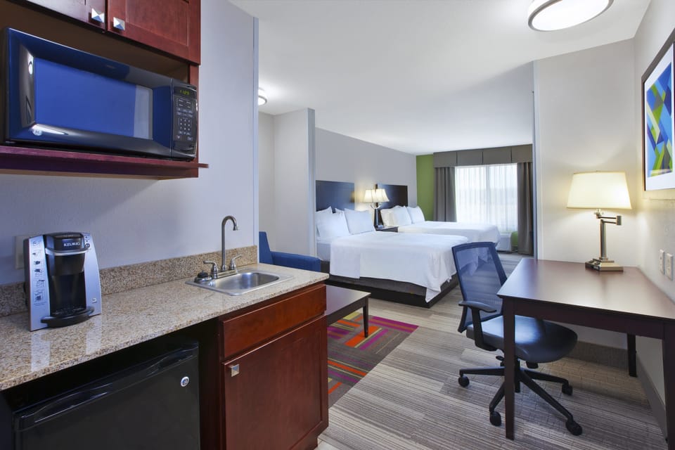 Suite, Multiple Beds | Desk, blackout drapes, iron/ironing board, free cribs/infant beds