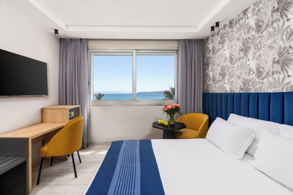 Superior Room, King Size Bed, Sea View | Frette Italian sheets, premium bedding, minibar, in-room safe