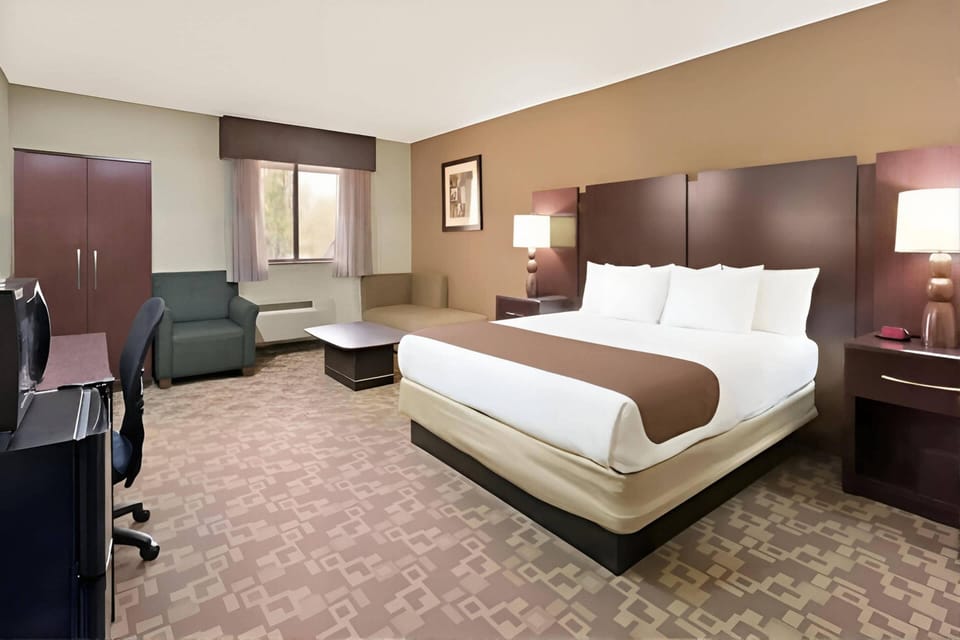 Suite, 1 King Bed, Non Smoking | Desk, iron/ironing board, free WiFi, bed sheets
