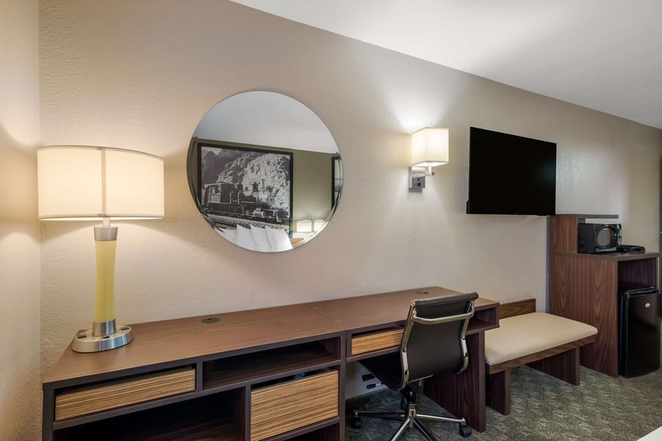 Desk, laptop workspace, WiFi (free), alarm clocks
