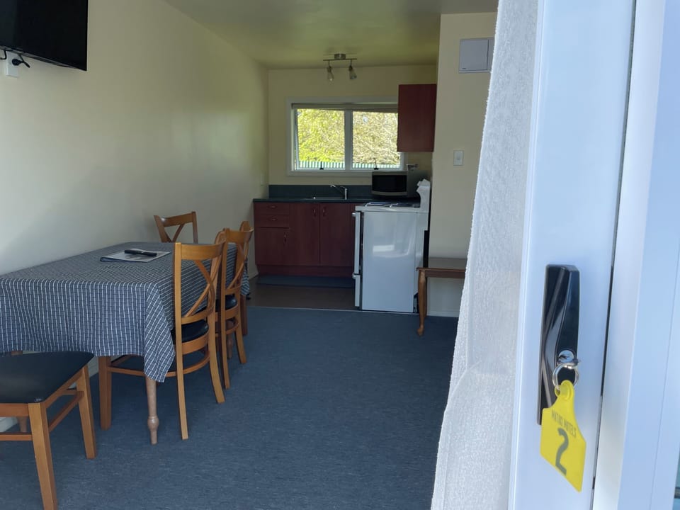 Family Apartment, 2 Bedrooms, Mountain View | Living area | Pay movies