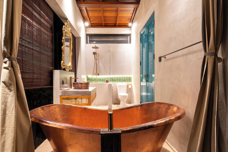 River Pool Bungalow With Slide | Bathroom | Separate tub and shower, deep soaking tub, rainfall showerhead