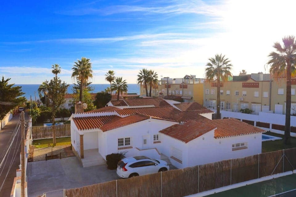 VILLA LUNA Beach Premium House Rincón de la Victoria Málaga HOMINGBOOK