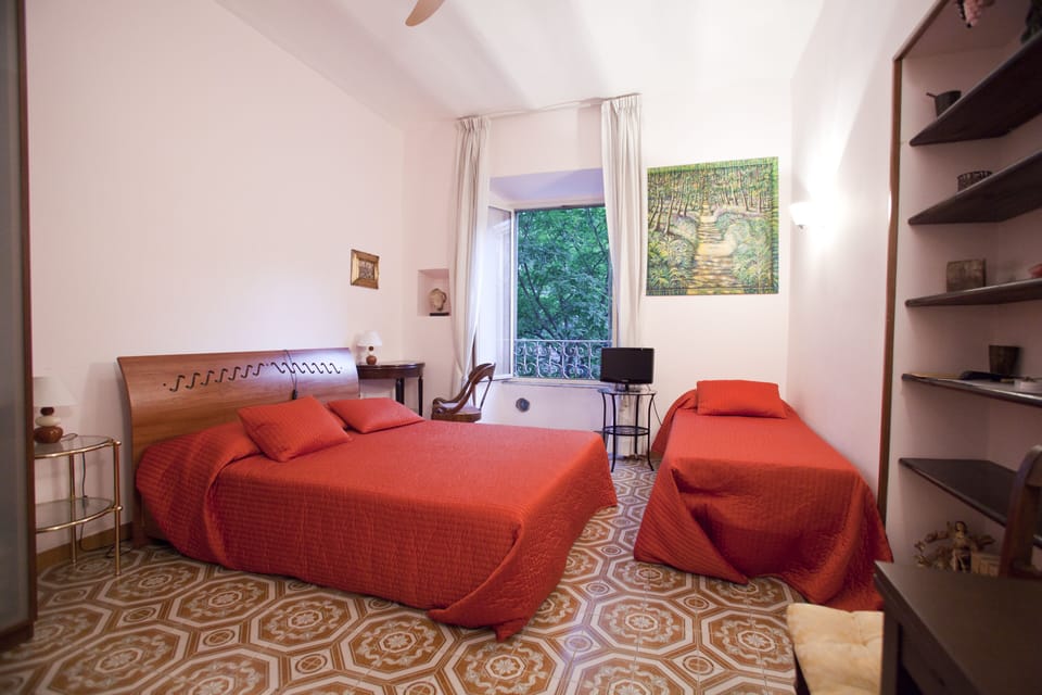 Triple Room | In-room safe, free WiFi, bed sheets