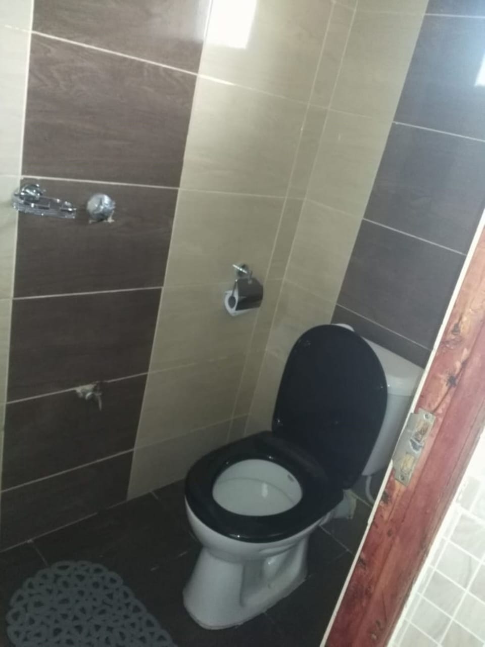 Shower, free toiletries, towels, soap