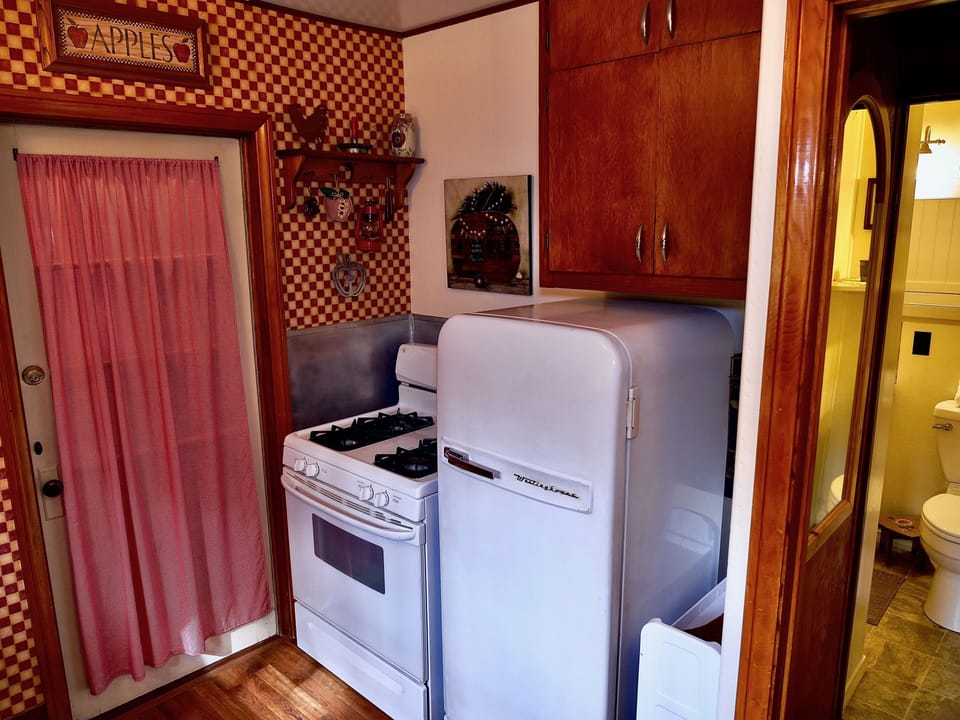 Vintage style kitchen in this charming cabin. - Vintage style kitchen in this charming cabin.