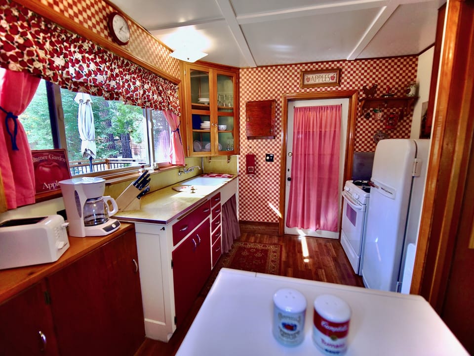 Kitchen fully equipped with all the essentials. - Kitchen fully equipped with all the essentials.