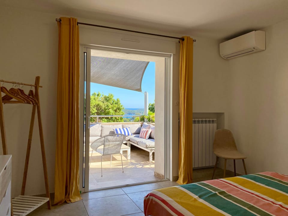 Double bedroom Pinarello access terrace