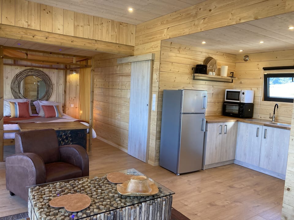Deluxe Cottage | Living area