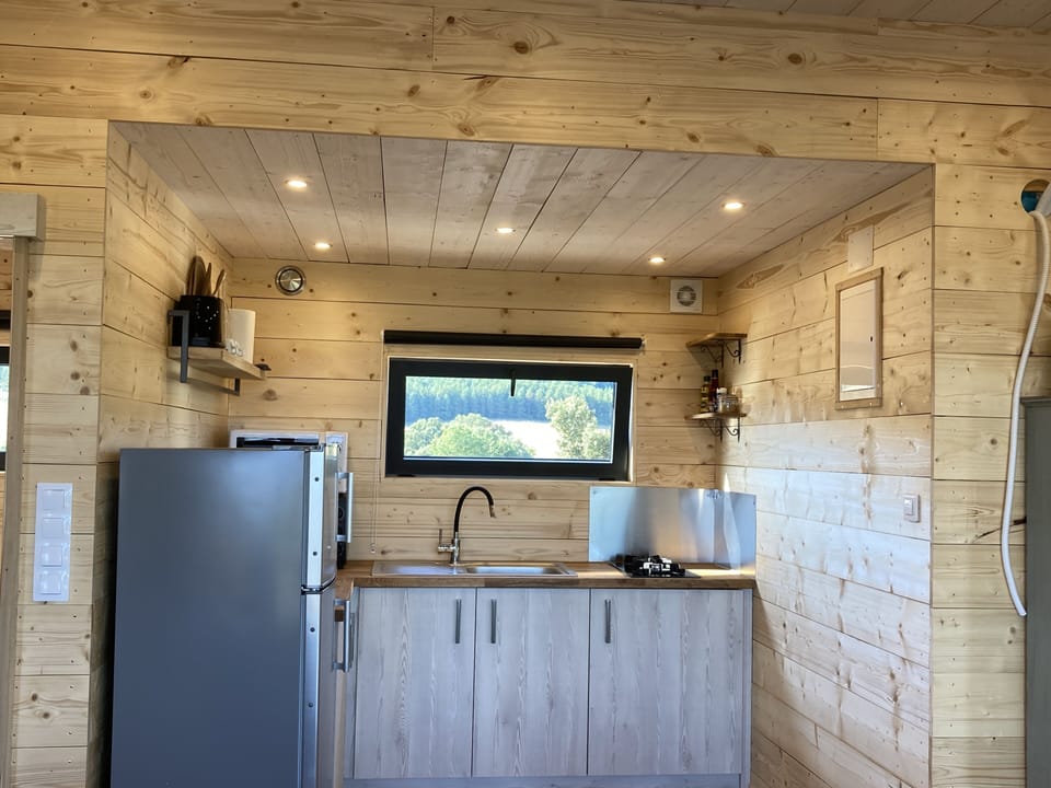 Deluxe Cottage | Private kitchen | Fridge, microwave, stovetop, espresso maker