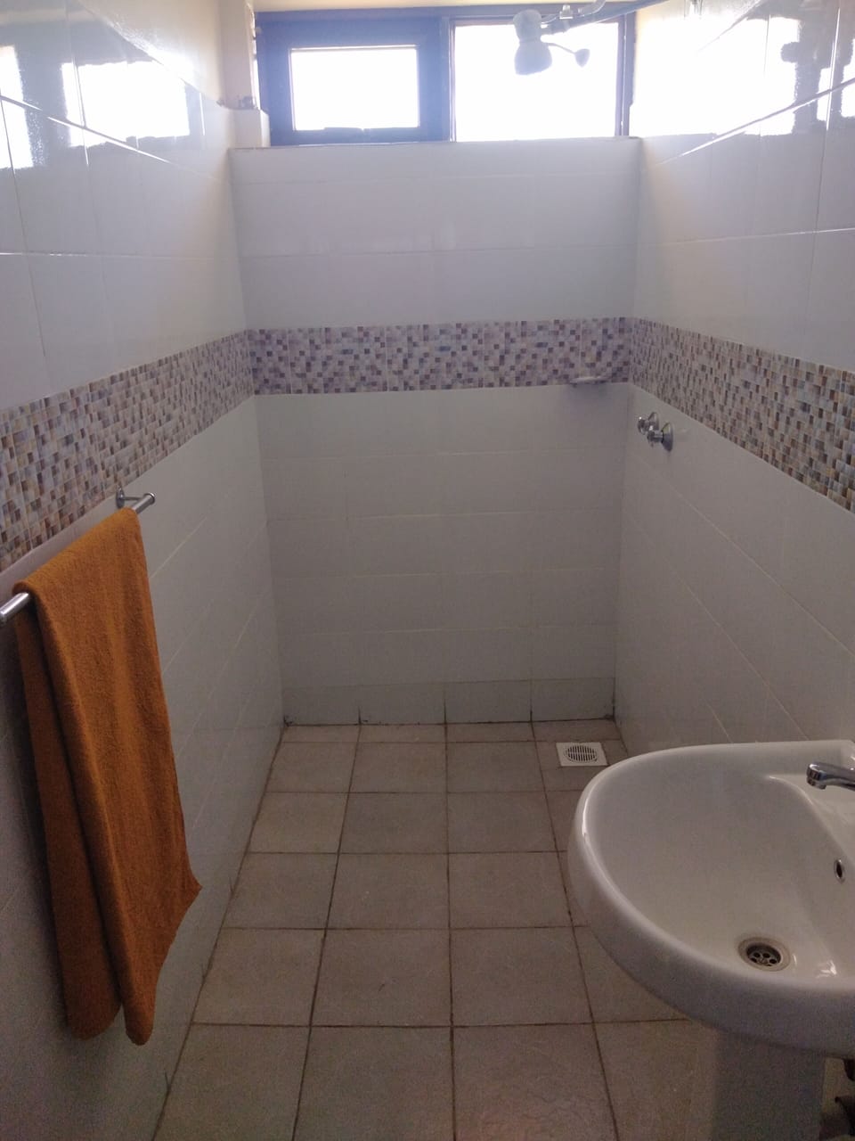 Basic Single Room | Bathroom sink