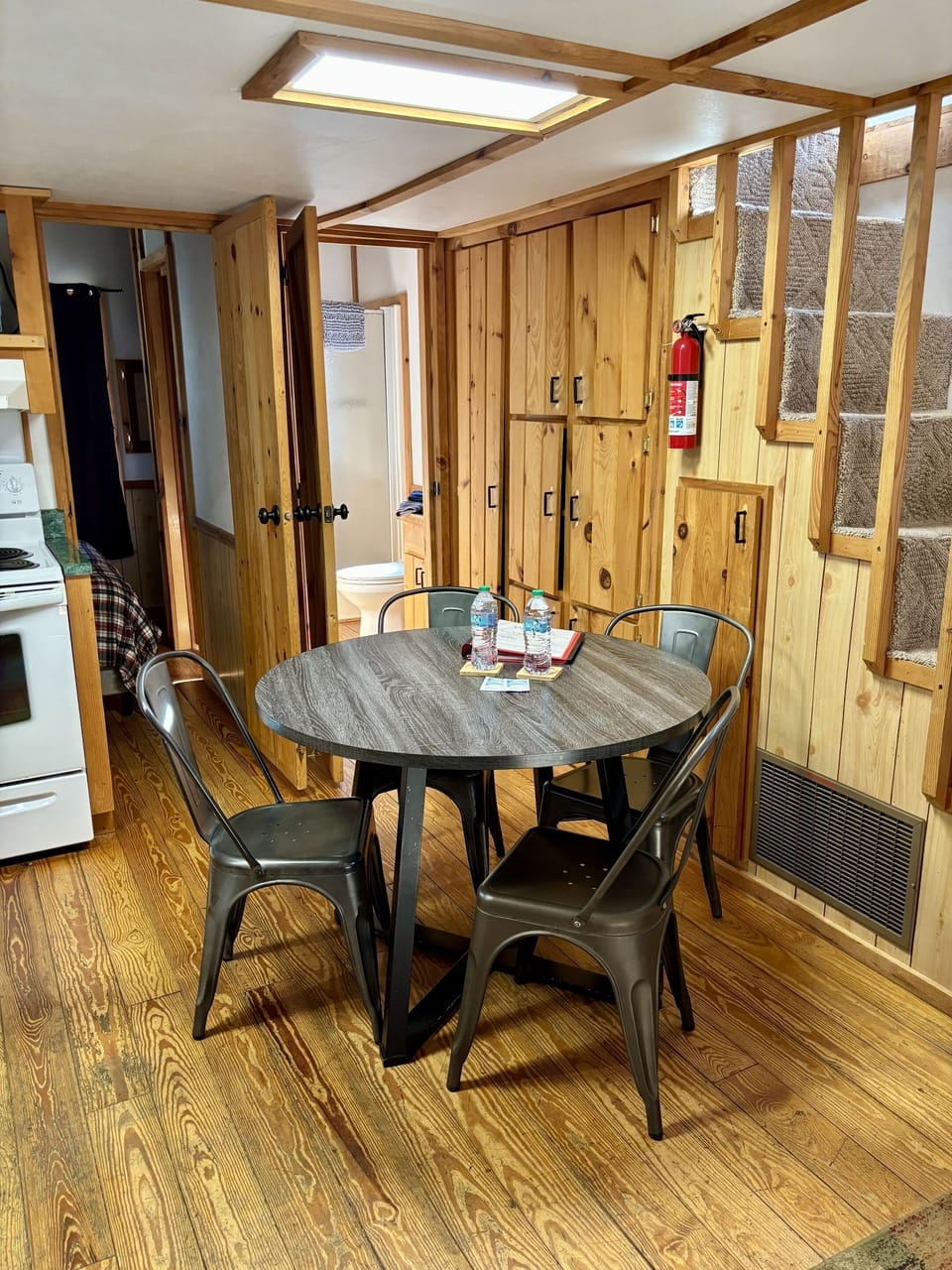 Panoramic Cabin, Private Bathroom, Mountain View (Raccoon Run) | Dining