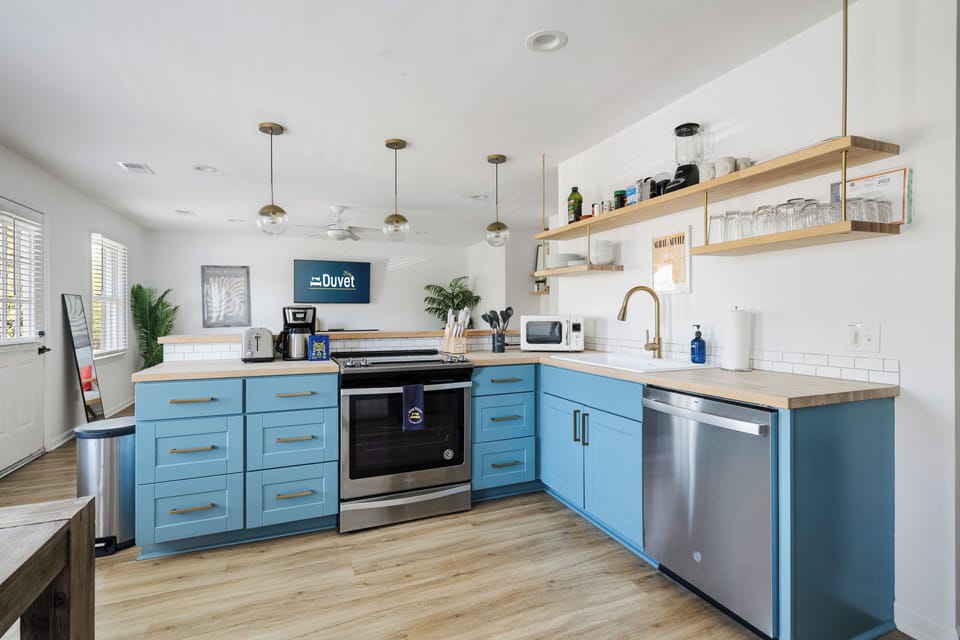 Only 5 blocks to King! | Rose and Petunia Suites
