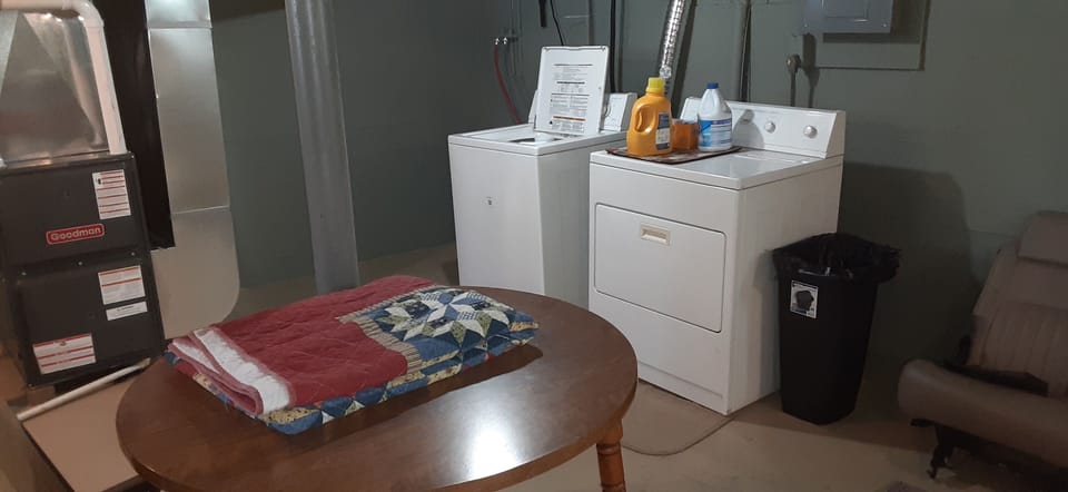 basement laundry 