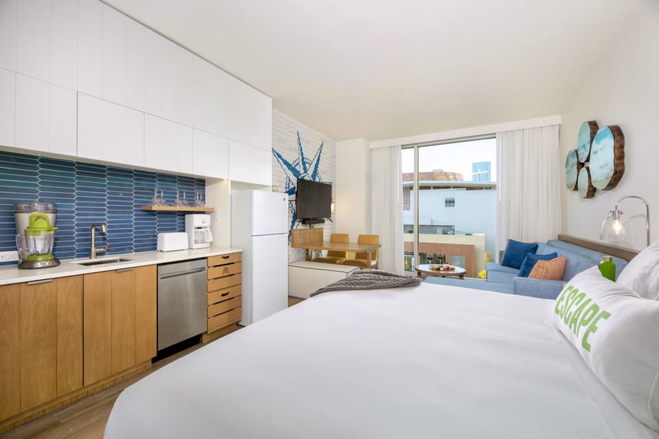 Standard Studio, 1 King Bed with Sofa bed, Non Smoking, Kitchenette | In-room safe, desk, laptop workspace, iron/ironing board