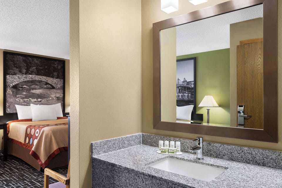 Suite, 1 King Bed, Hot Tub | Laptop workspace, blackout drapes, iron/ironing board, WiFi (free)