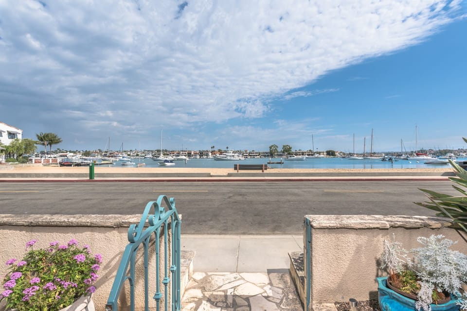 No matter how you like to enjoy Newport, end your day on one of three outdoor living areas and watch the sailboats float past or fire up the grill for an al fresco dinner.
                