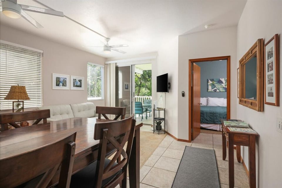 Livingroom/Dining Area