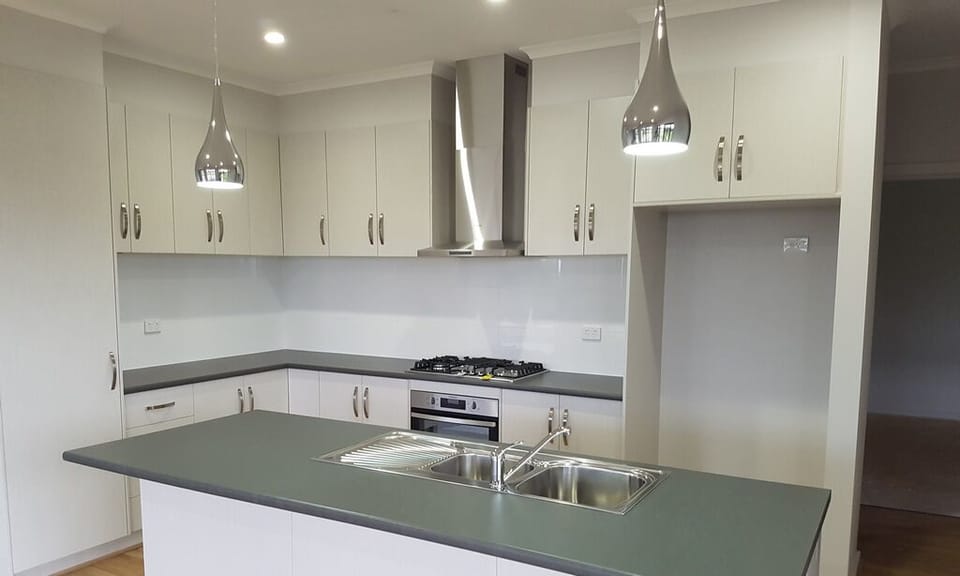 Deluxe House | Private kitchen | Full-size fridge, microwave, oven, stovetop