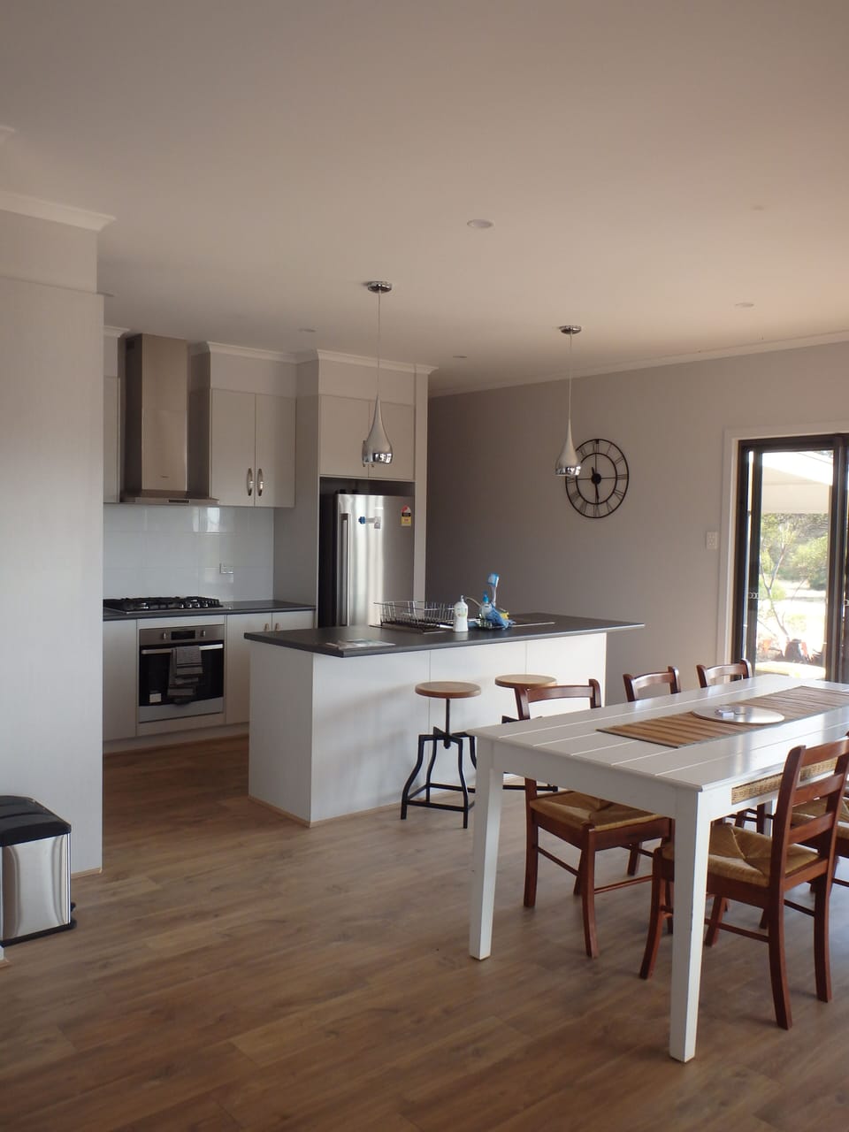 Deluxe House | Private kitchen | Full-size fridge, microwave, oven, stovetop