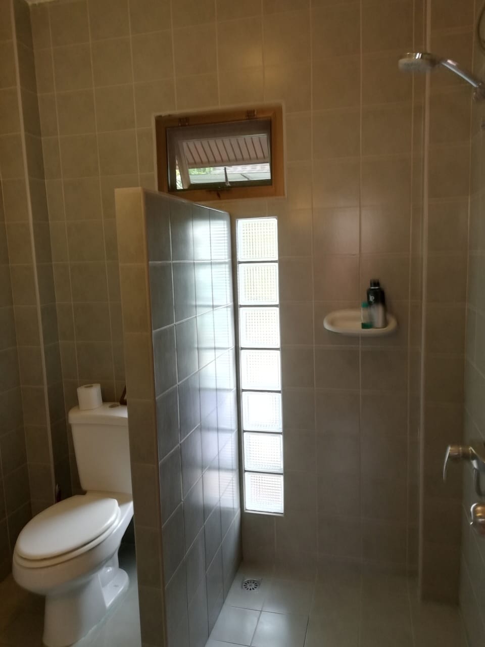 Comfort Bungalow | Bathroom shower