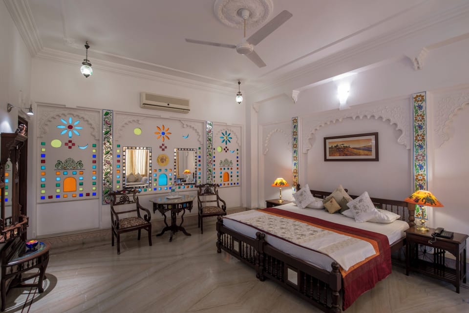 Luxury Studio Suite | Bathroom | Shower, rainfall showerhead, designer toiletries, hair dryer