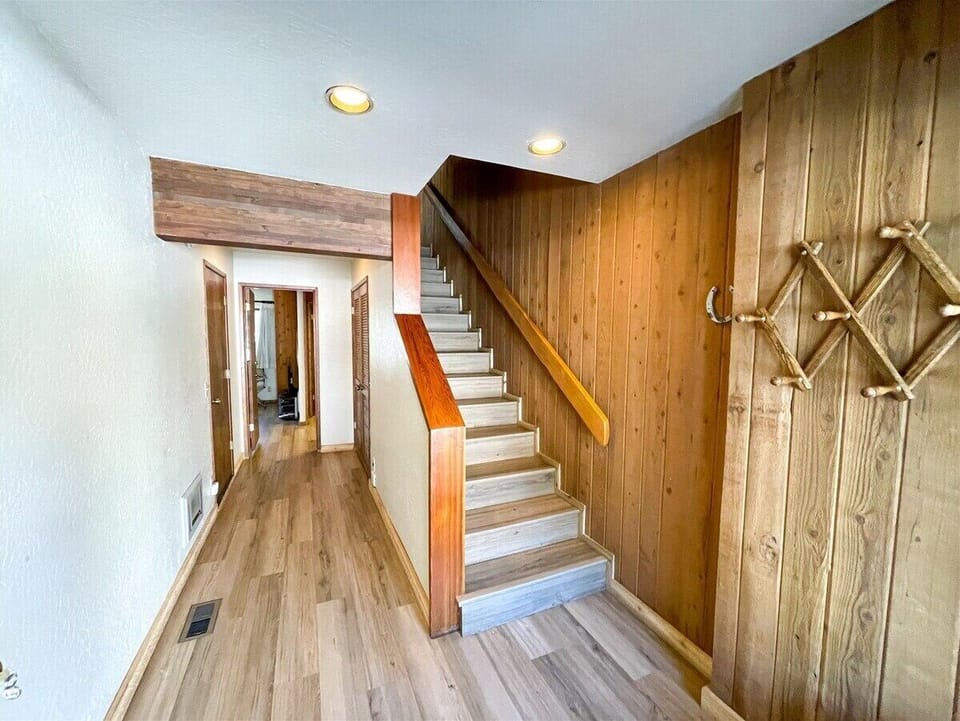Mammoth Condo Rental Arrowhead 4: Downstairs Primary Bathroom