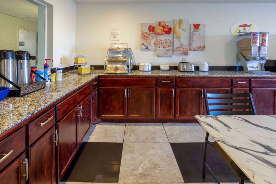 Free daily continental breakfast