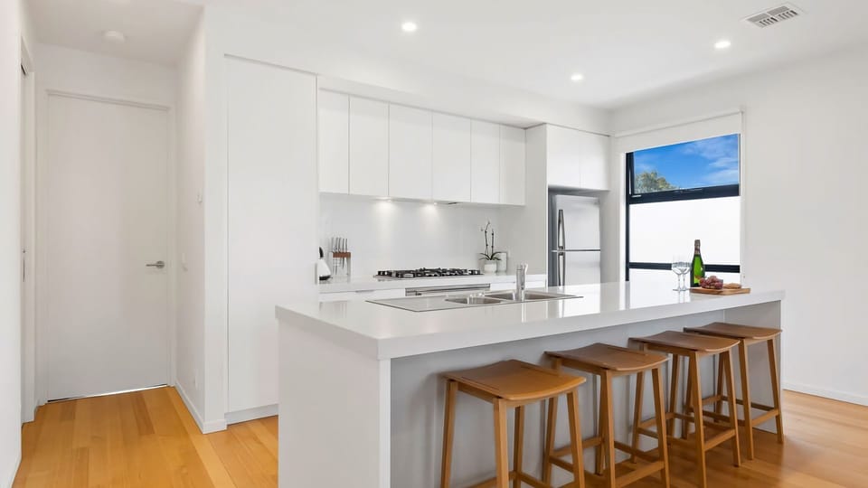 Como Villa Kitchen Seating
