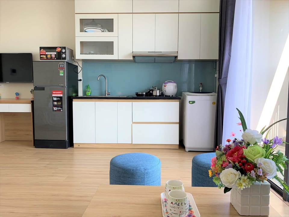 Studio | Private kitchen | Fridge, microwave, stovetop, electric kettle