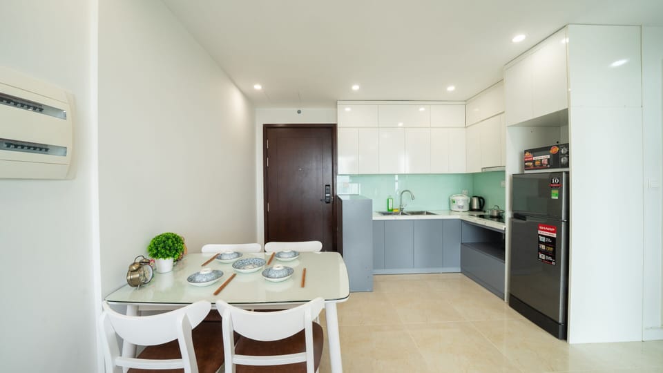 Fridge, microwave, stovetop, electric kettle