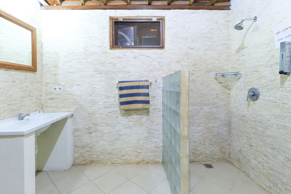 2 Bedroom | Bathroom | Shower, towels