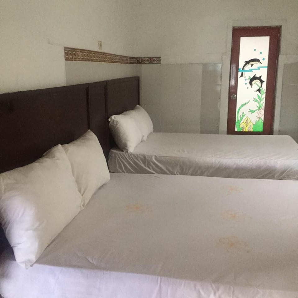 Desk, bed sheets