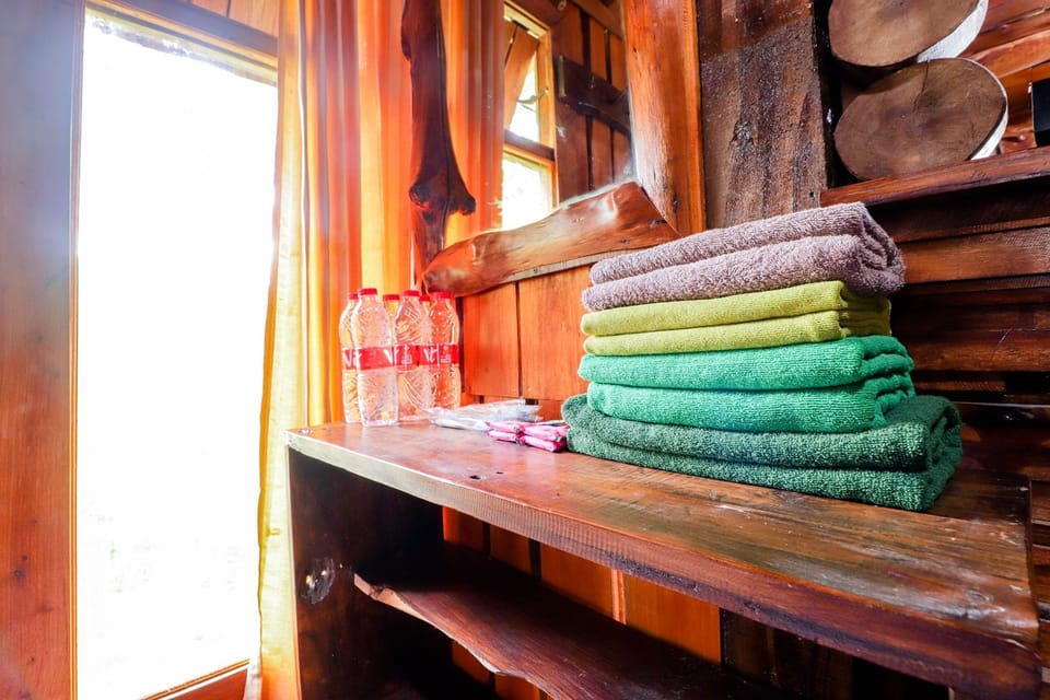 Standard Double Room | Bathroom | Shower, towels