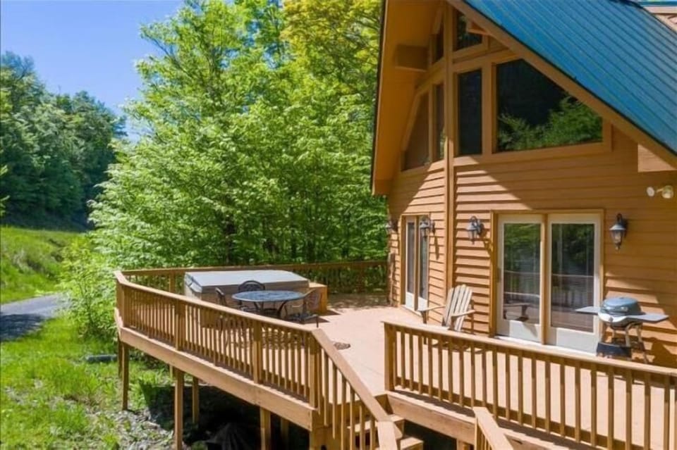 Deck with Hot Tub