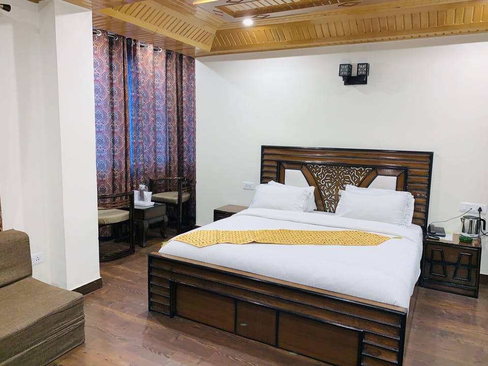 Super Deluxe Room | Minibar, desk, laptop workspace, free WiFi