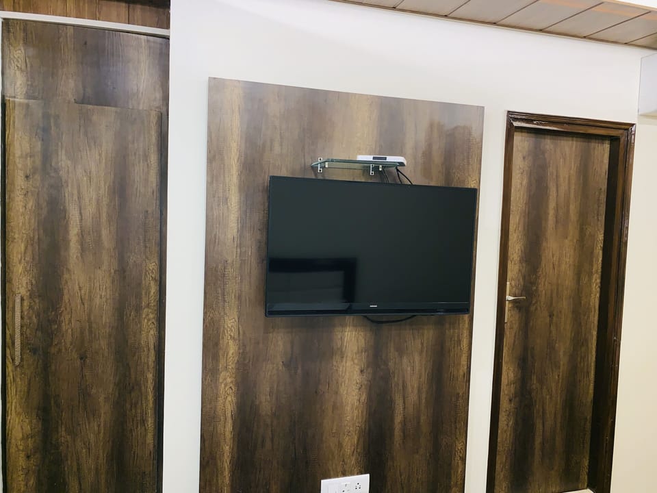 Super Deluxe Room | Television