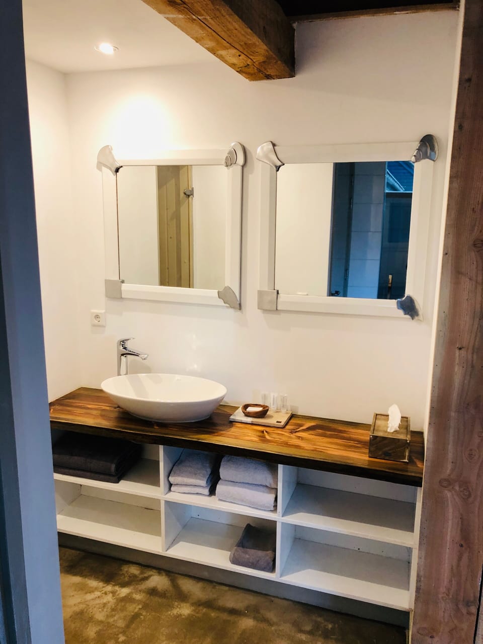 Luxury Room, Sauna (Het Hofhuis) | Bathroom | Shower, rainfall showerhead, free toiletries, hair dryer