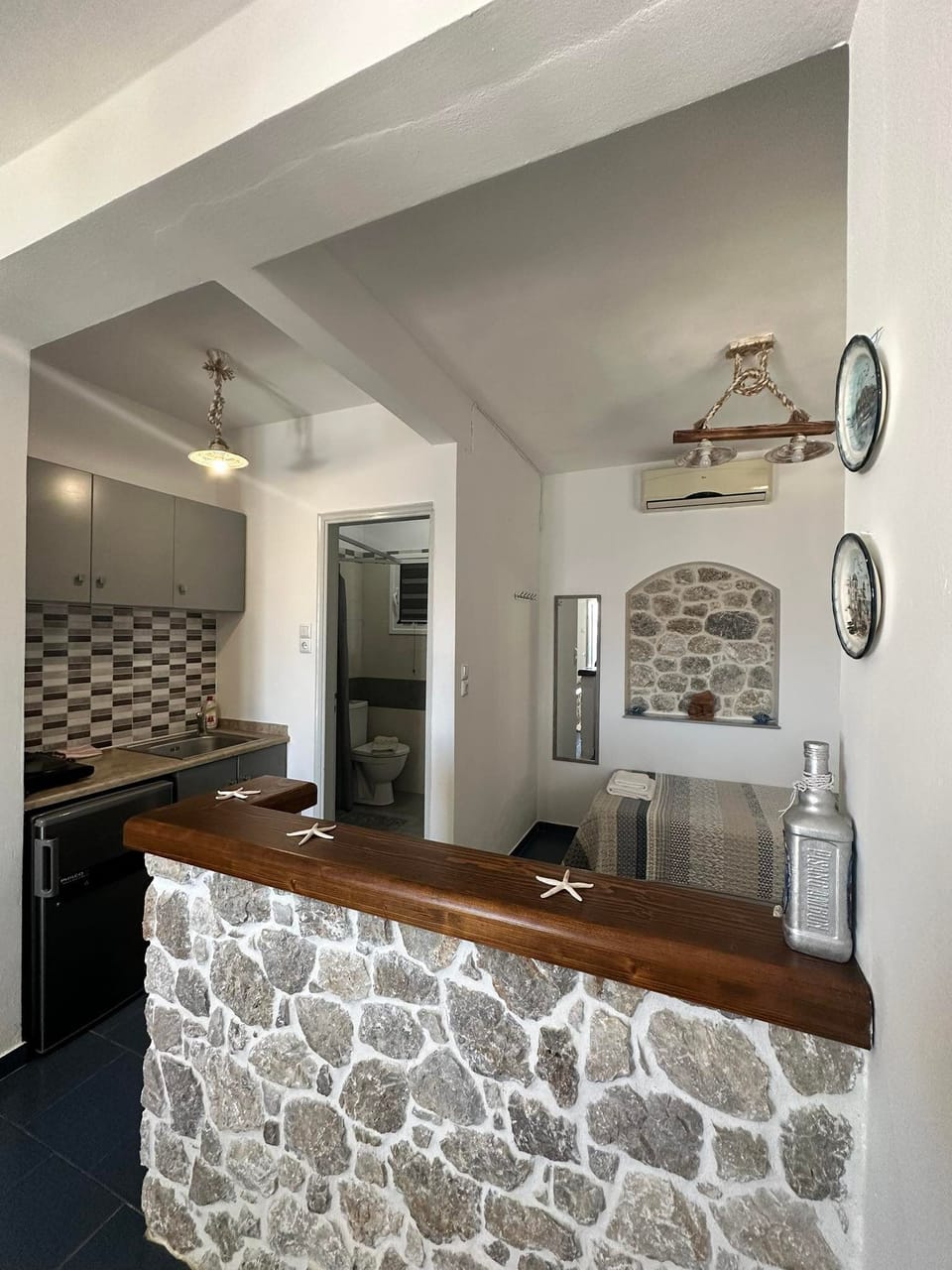 Basic Apartment, Sea View | Private kitchen | Fridge, stovetop, coffee/tea maker, electric kettle