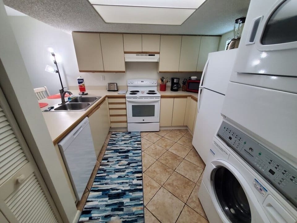 Condo, Multiple Beds, Patio, Garden View | Private kitchen | Fridge, microwave, stovetop, dishwasher