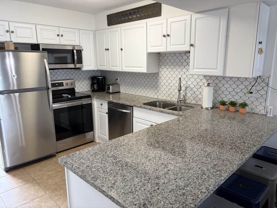Condo, Multiple Beds, Balcony, Ocean View | Private kitchen | Fridge, microwave, stovetop, dishwasher
