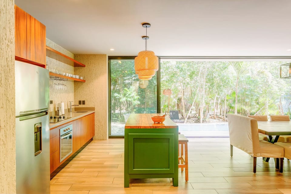 Luxury Apartment, 3 Bedrooms, Private Pool | Private kitchen | Dining table