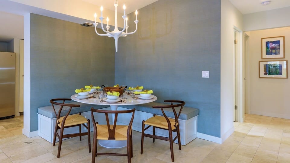 The dining nook has seating for 6...