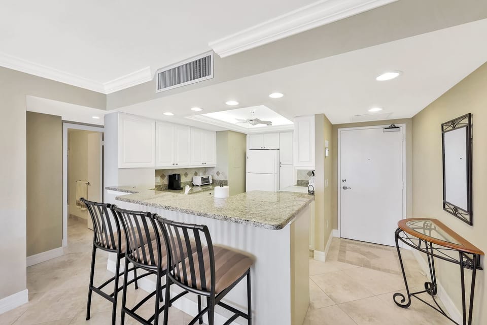 Kitchen - Breakfast Bar Seating