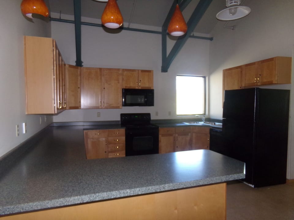 Fridge, microwave, oven, coffee/tea maker