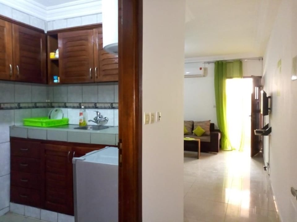 Studio | Private kitchen | Espresso maker, coffee/tea maker, full-size fridge, microwave