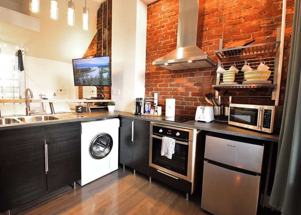 Studio Loft - Suite 202 | Private kitchen | Coffee/tea maker, microwave, stovetop, cookware/dishes/utensils