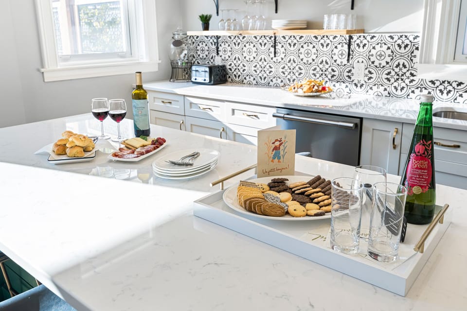 Luxury House | Private kitchen | Fridge, microwave, stovetop, dishwasher
