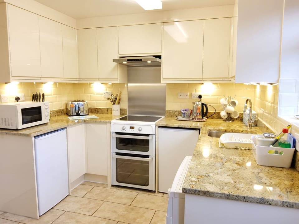 Cottage, Private Bathroom, Garden View (Jasmine Cottage) | Shared kitchen