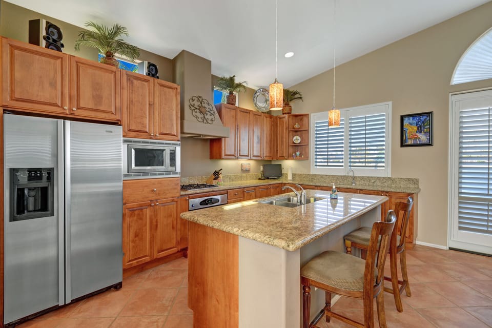 7 KITCHEN.jpg